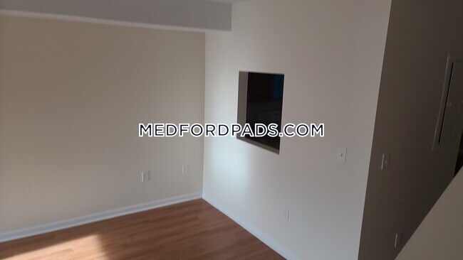 Foto del edificio - 65 Riverside Ave