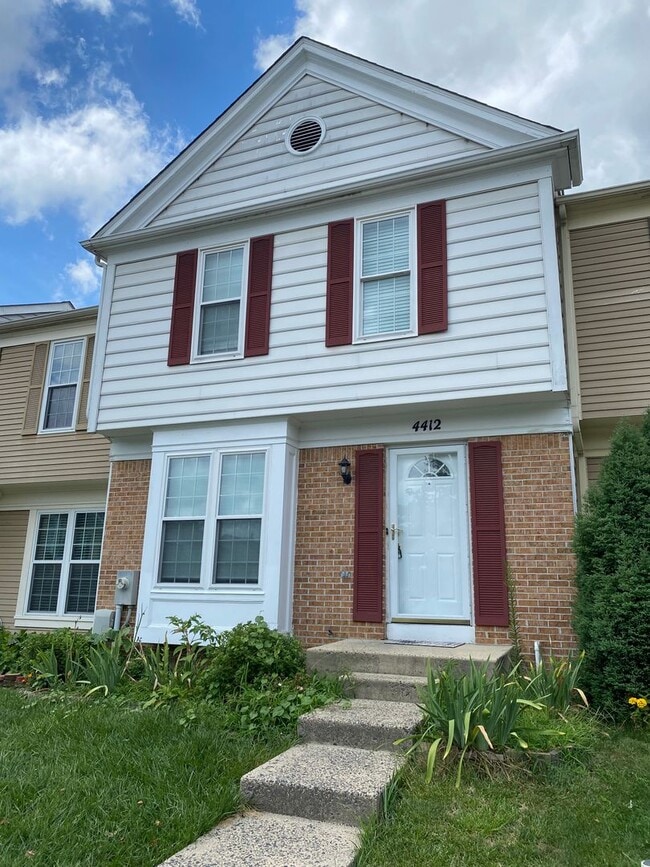 Building Photo - Stunning 3BedroomTownhome in Silver Hill F...