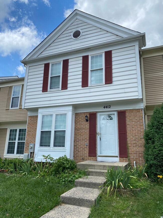 Foto del edificio - Stunning 3BedroomTownhome in Silver Hill F...