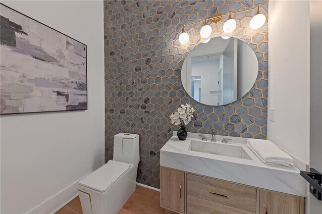 Foto del edificio - 1353 Sylvan Cir NE