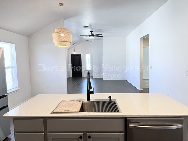Foto del edificio - 4613 Crystal Hill Dr