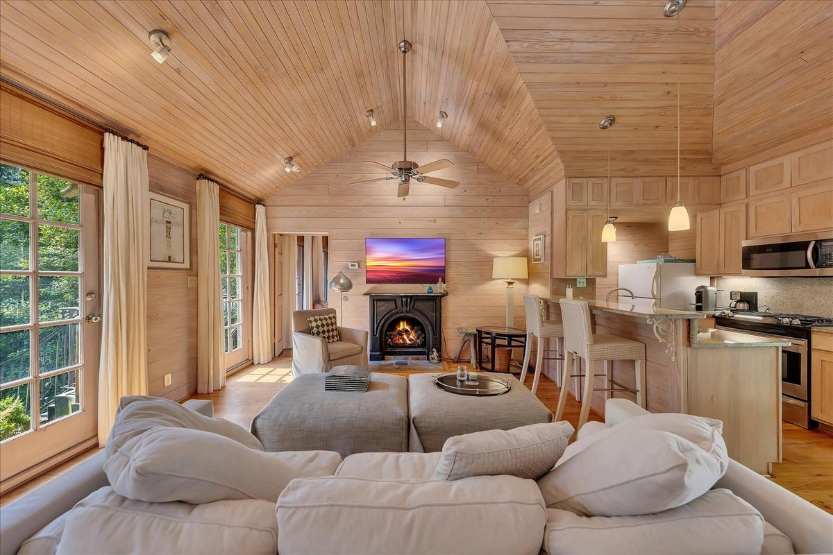 Foto principal - 2538 Parkside Dr NE