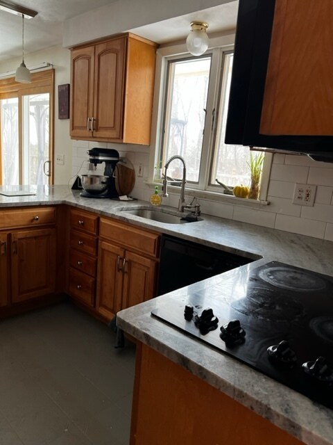 Building Photo - 43 Oakwood Dr