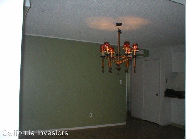 Building Photo - 5303 Gibbons Dr