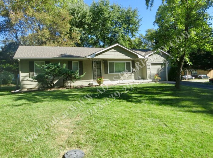 Foto principal - Beautiful 3 Bed/1 Bath Home in KCMO-Availa...