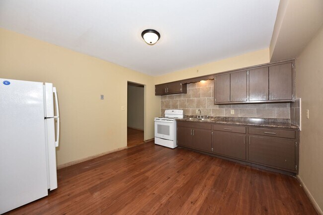 Building Photo - SAC - 7865 W Appleton Ave