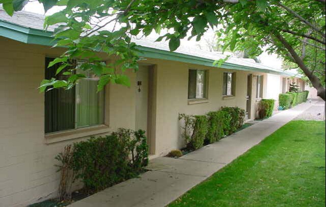 Building Photo - Mustang Apartments