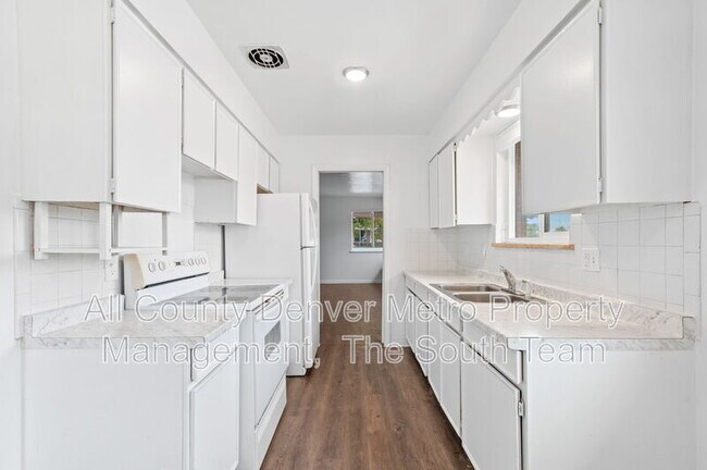 Foto del edificio - 5579 S Delaware St