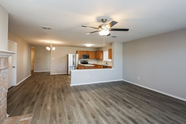 Building Photo - 2217 Midbury Dr