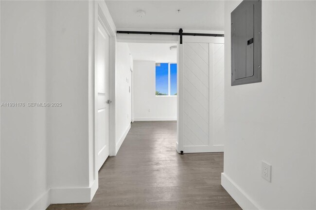 Foto del edificio - 1620 NW 18th St