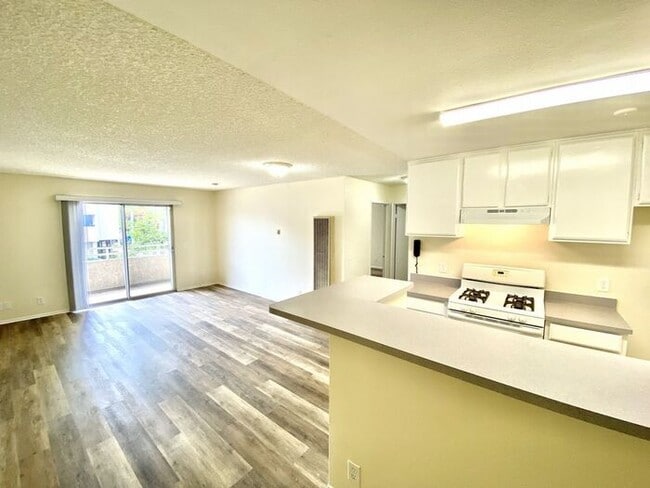 Building Photo - 2 Bed Apartment For Rent in North Long Beach