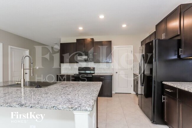 Building Photo - 10226 Bright Crystal Ave
