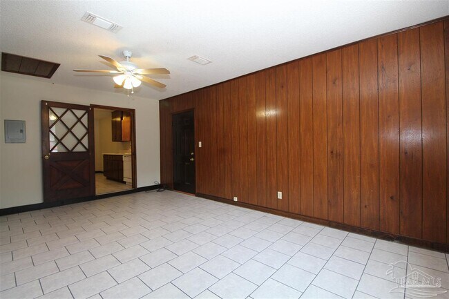 Building Photo - 6498 Colonial Dr