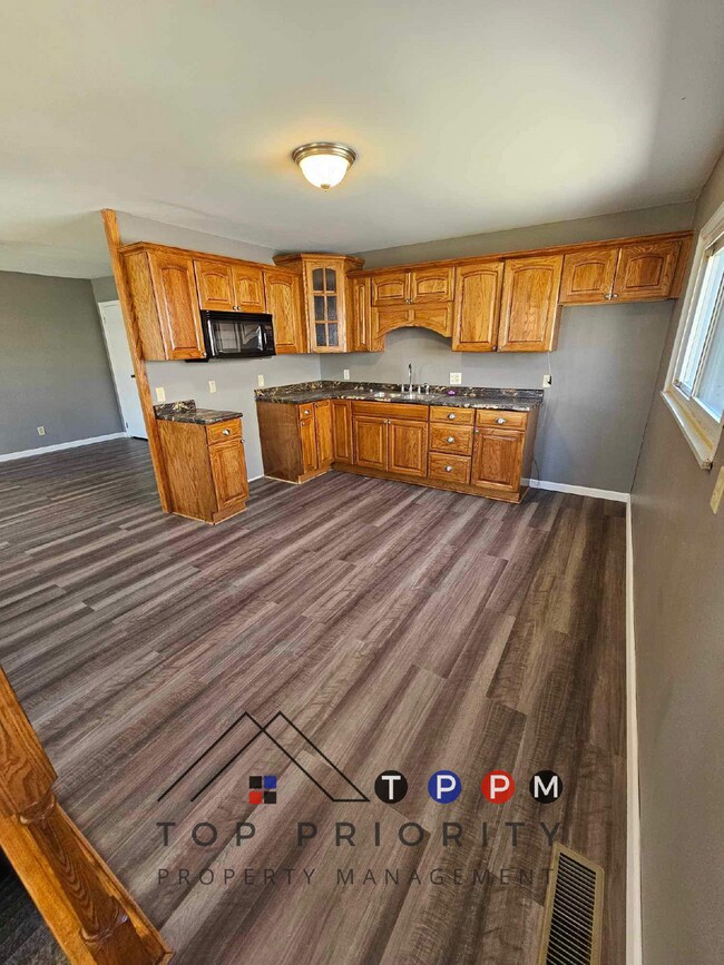Building Photo - 3 Bedroom | 1 Bathroom Single Family Home ...