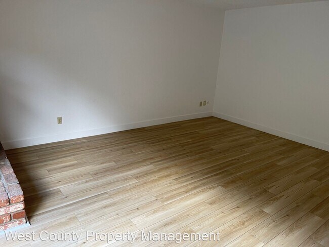Building Photo - 4 br, 2 bath House - 2556 Laguna Rd.