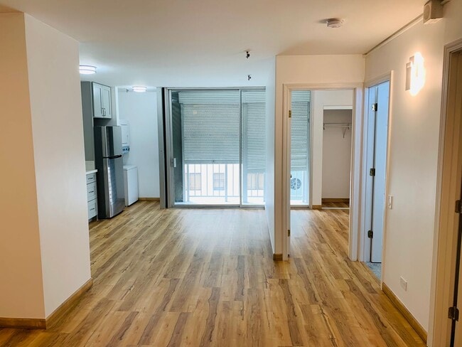 Building Photo - Fully Renovated 2/1/1 at Alexander Towers