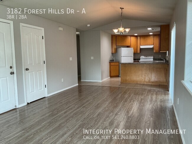 Foto del edificio - 3182 Forest Hills Dr