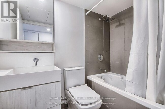 Building Photo - 5 Soudan Ave