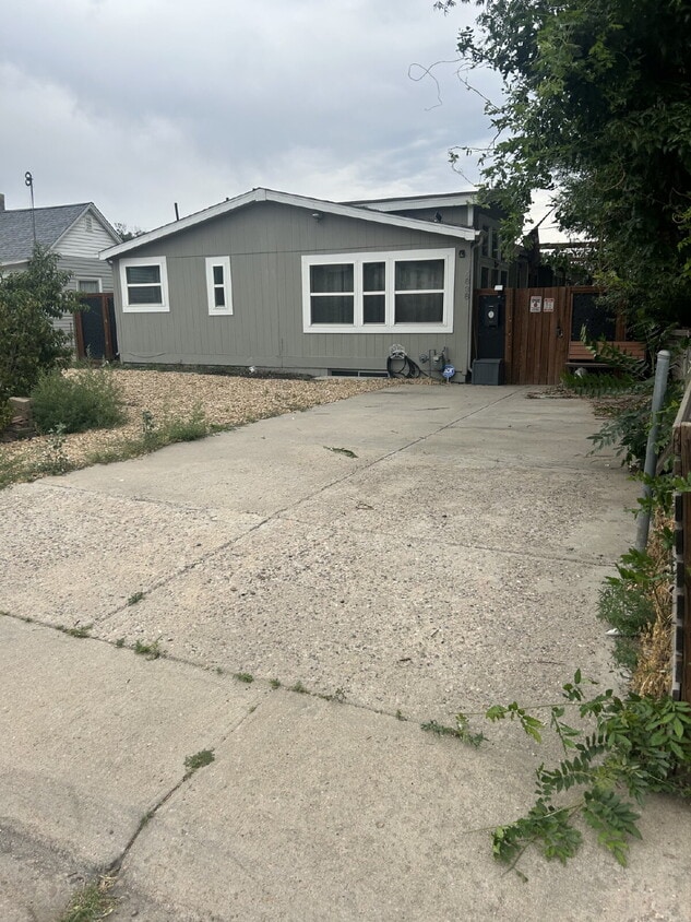 Available Now! "Spacious 3-Bedroom Retreat... - Available Now!
"Spacious 3-Bedroom Retreat...