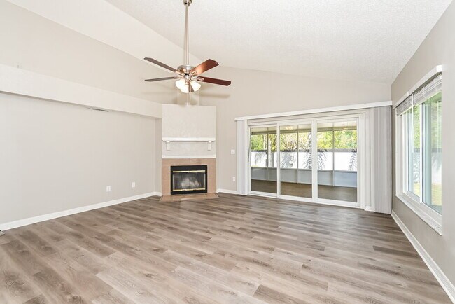 Foto del edificio - 356 Amethyst Ct