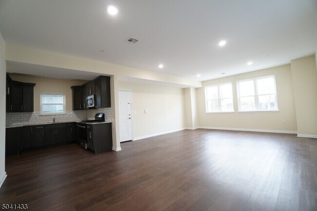 Building Photo - 17 Triton Terrace