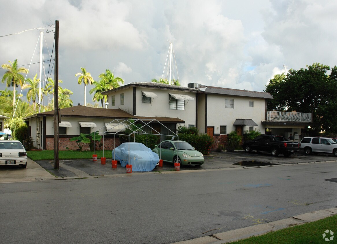 Building Photo - 443 Hendricks Is