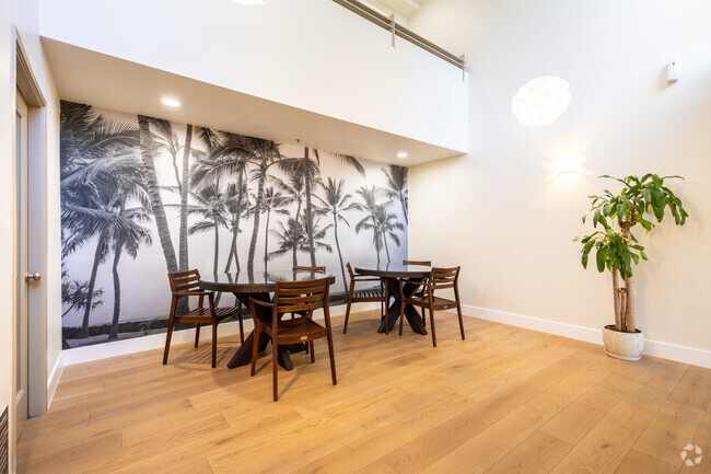 Leasing Office Lobby - Luna Warner Center