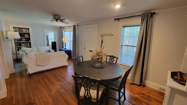 Foto del edificio - 2 Bed, 2 Bath Home in Greenville is Available