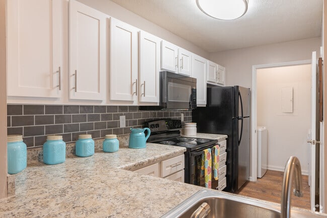 2HAB, 2BA - 1,142 ft² - The Reserve of Byram