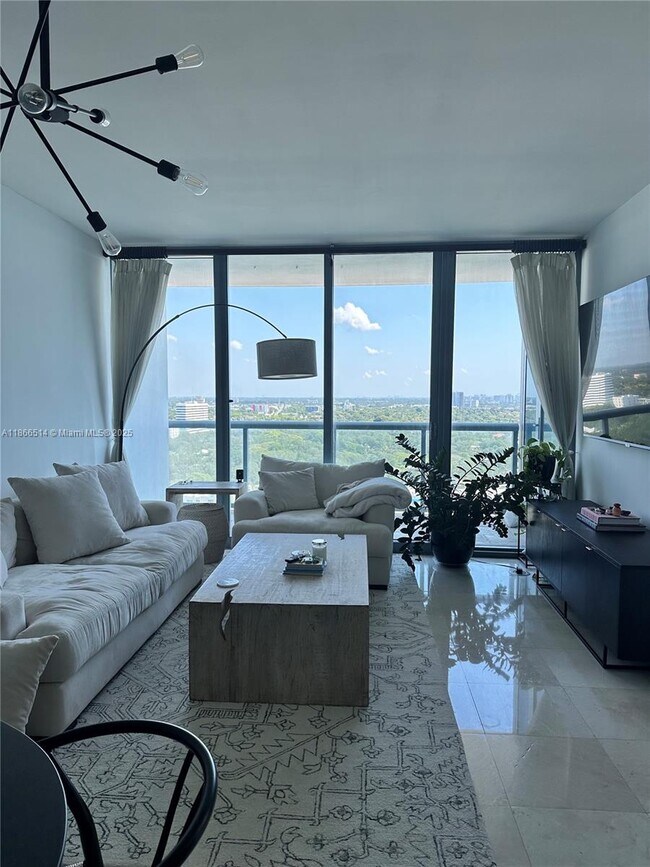 Foto del edificio - 601 NE 36th St