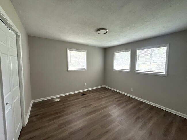 Foto del edificio - 7923 Shinn Dr