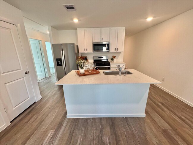 Building Photo - 40821 Hawthorne Glades St