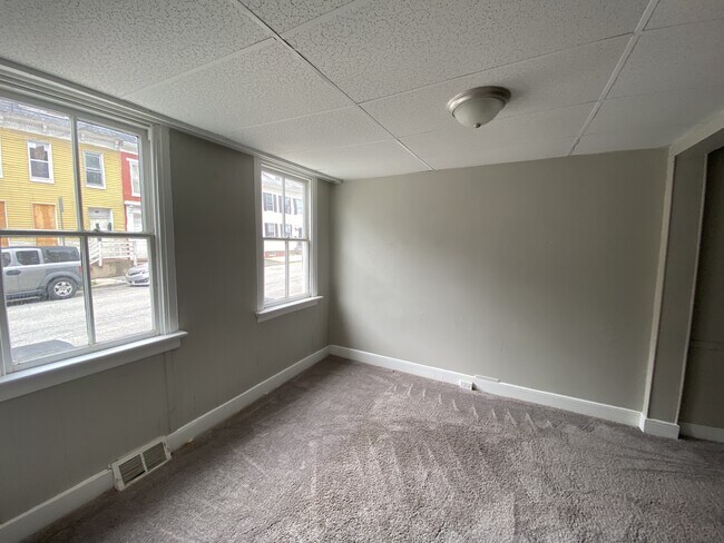 Foto del edificio - 338 S Duke St