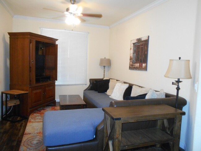 Foto del edificio - First Floor Fully Furnished 2 Bedroom Condo!