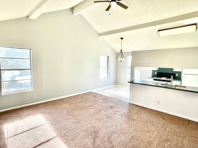 Building Photo - Upstairs Duplex in Southwest Austin!