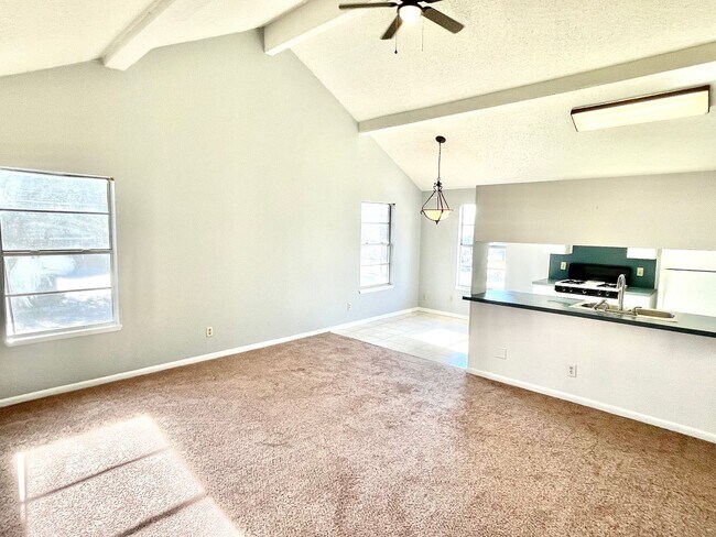 Foto del edificio - Upstairs Duplex in Southwest Austin!