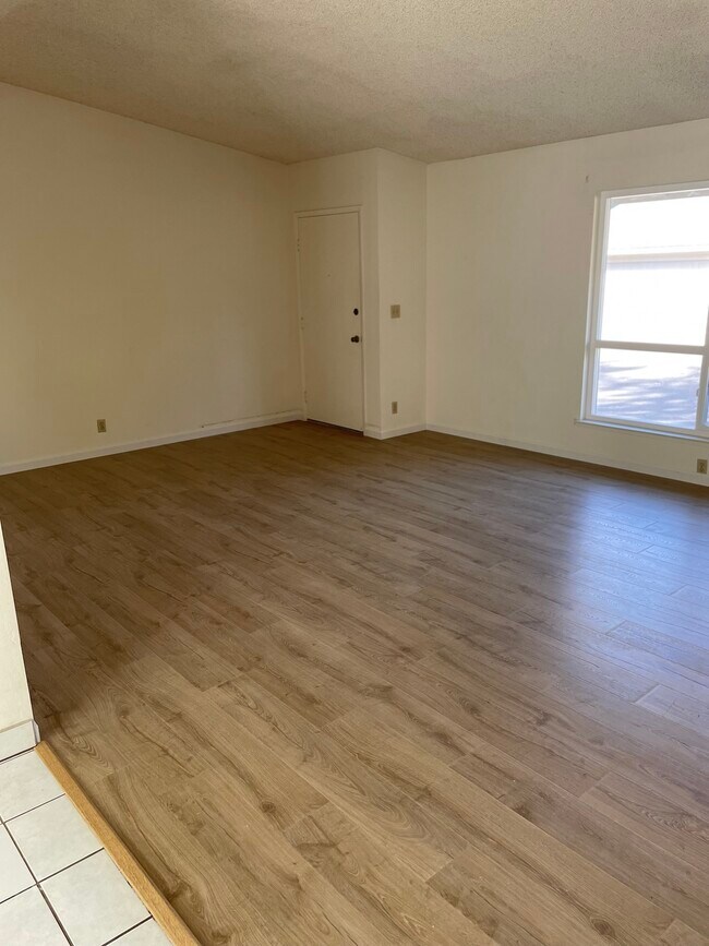 Building Photo - 1679 Canary Dr