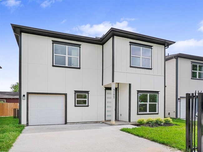 Building Photo - 4103 E Toliver St