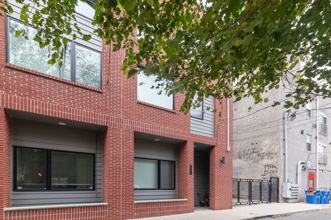 Building Photo - 2219 Hope St