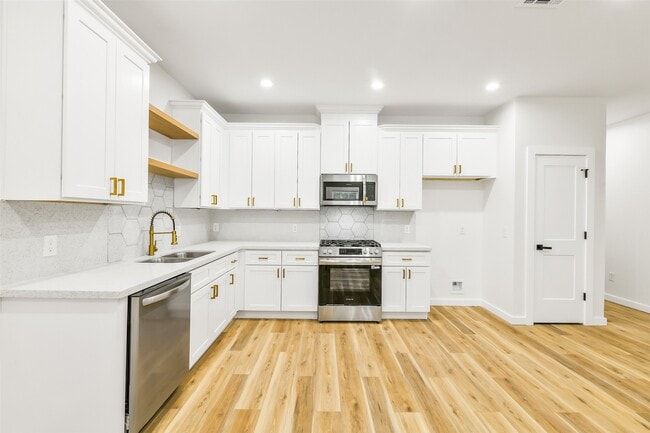 Building Photo - 6103 Cavalier St