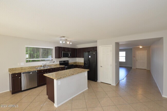 Foto del edificio - 3735 E Sheffield Rd