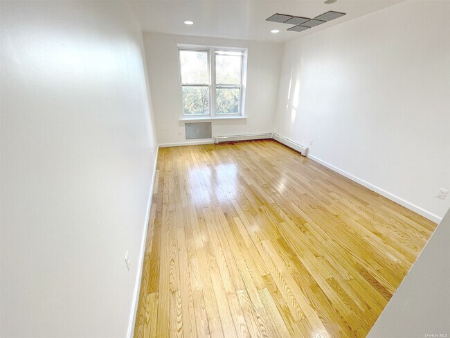 Building Photo - 84-70-84129 129th St