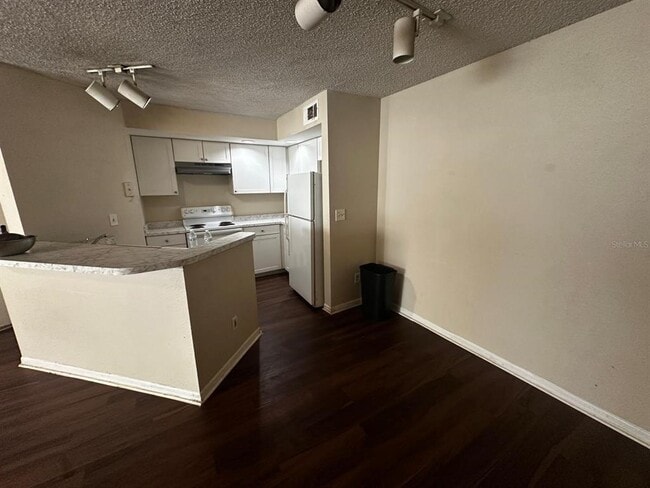Building Photo - 4512 Commander Dr