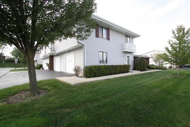 Building Photo - 1422 Millbrook Ct