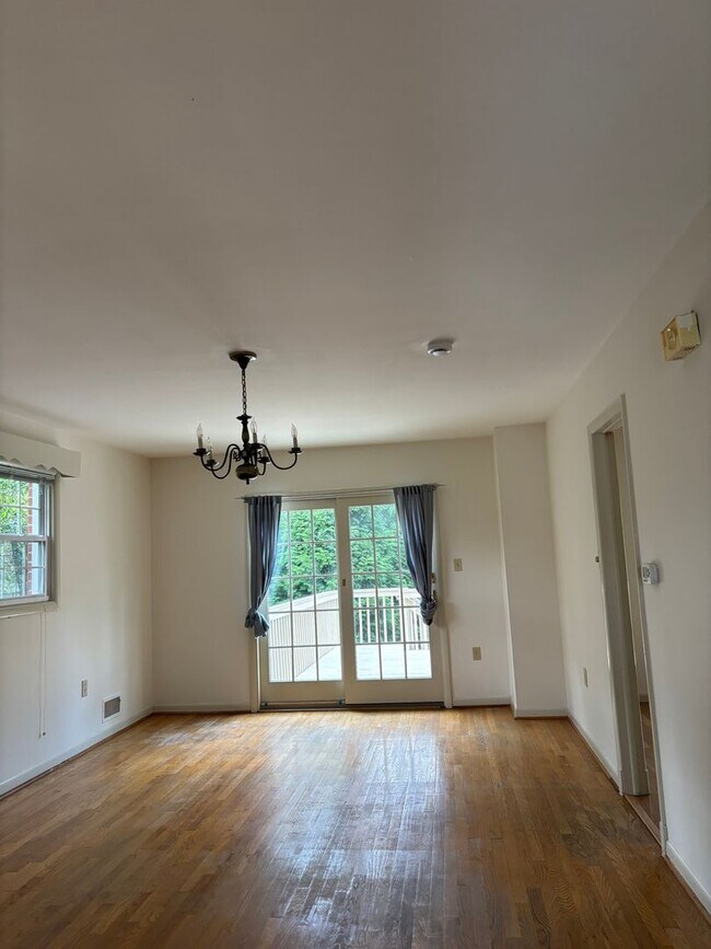 Foto del edificio - Beautiful Colonial In the Fernwood subdivision in Bethesda