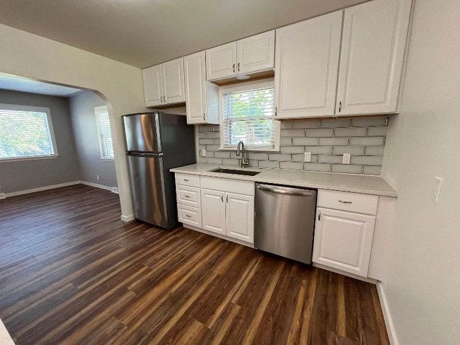 Building Photo - 910 2nd Ave