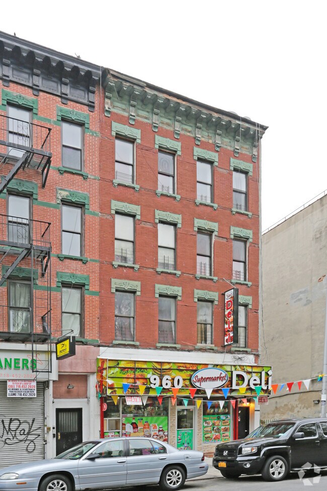 Building Photo - 960 Myrtle Ave