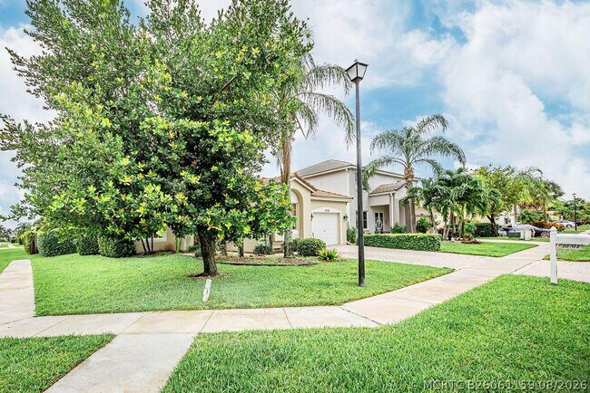 Building Photo - 10704 Oak Bend Way