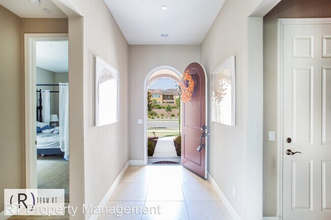 Building Photo - 5 br, 4.5 bath House - 16999 Nazare Dr
