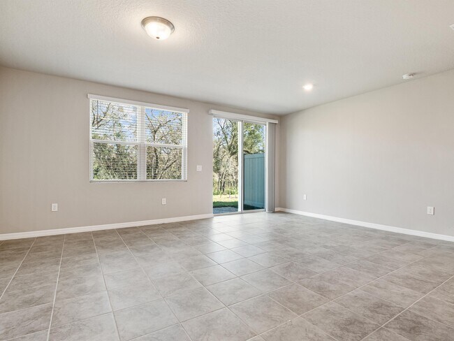 Building Photo - 658 Legacy Lp